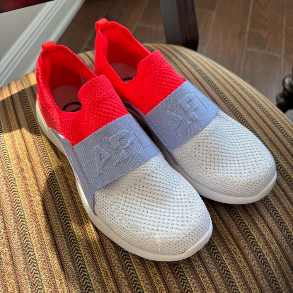 APL women’s techloom bliss NWOB 9